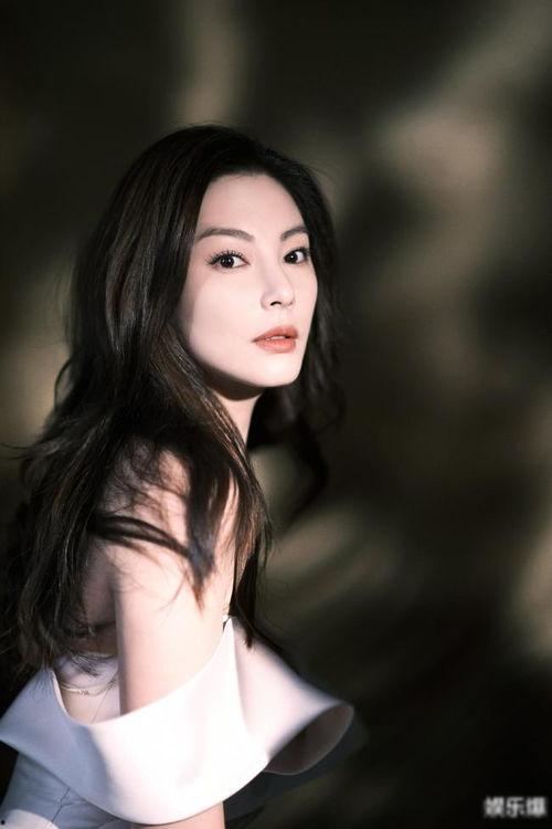 今日吃瓜女星是谁,揭秘娱乐圈最新“吃瓜”女主角