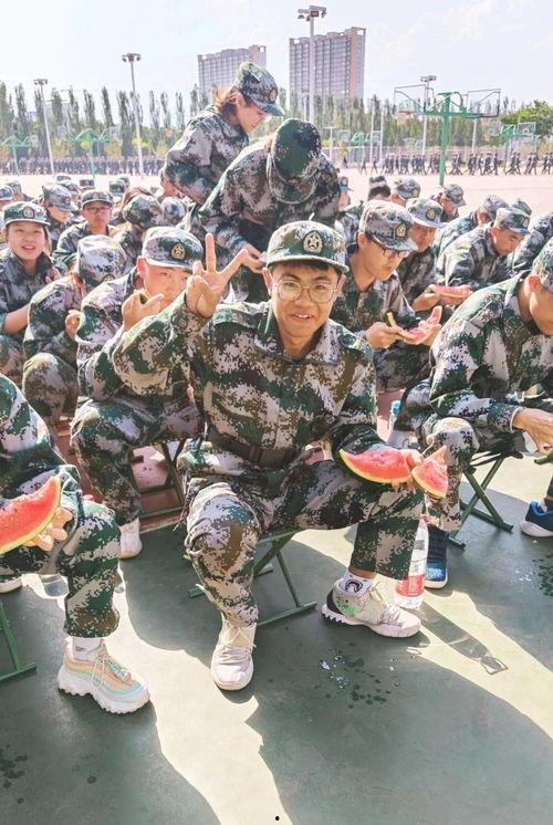 今日吃瓜 军训视频播放,吃瓜群众围观青春热血瞬间