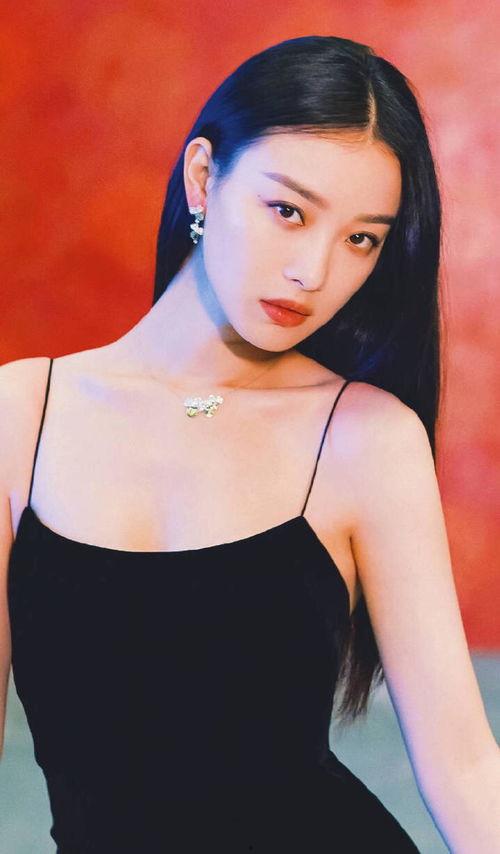 女明星网红的小号,真实生活与网络形象的碰撞”