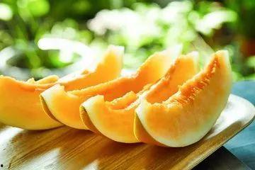 宝宝吃黑蜜瓜好不好吃,甜蜜滋味与健康益处