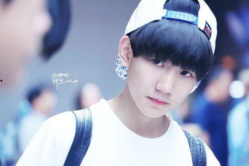 王源恋情吃瓜爆料图片高清,高清图片揭秘甜蜜瞬间